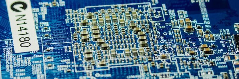 Broadcom hat Qualcomm überflügelt und ist wieder die umsatzstärkste Halbleiterfirma ohne eigene Foundry. NVIDIA legt allerdings ein Rekordjahr hin und schließt erstmals spürbar zu den beiden SoC-Größen auf.