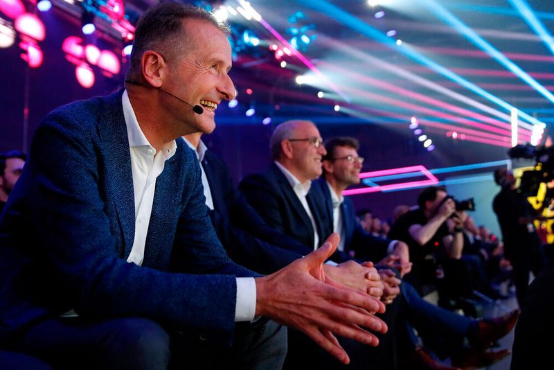 „Man wird bald auch bemerken, dass mit E-Fahrzeugen gelassener und vorausschauender gefahren wird“, meint Volkswagen-Chef Herbert Diess.