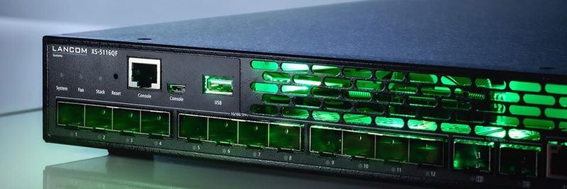 Der 10G-Switch Lancom XS-5116QF biete Glasfaser-Performance als übergeordnete Instanz in mittelgroßen, verteilten Netzwerken mit hohen Datendurchsätzen.