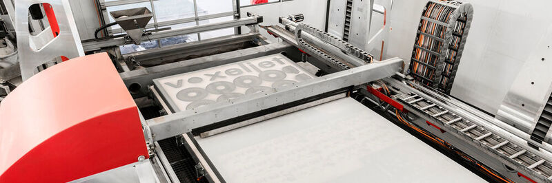 L'imprimante 3D VX4000 de voxeljet a une enveloppe de construction de 4000 x 2000 x 1000 mm.