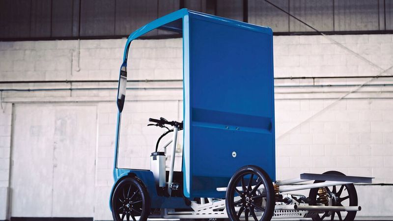 Das kleine Lasten-Pedelec von EAV soll mindestens 30 Kilometer Reichweite haben.