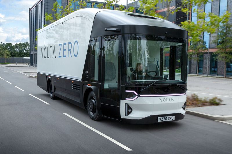 Volta Trucks hat den ersten Prototypen seines batterieelektrischen Lkw „Volta Zero“ vorgestellt.