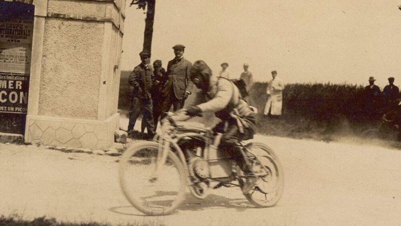 Václav Vondřich, der Gewinner von Dourdan, 1905 bei seinem Parforceritt.