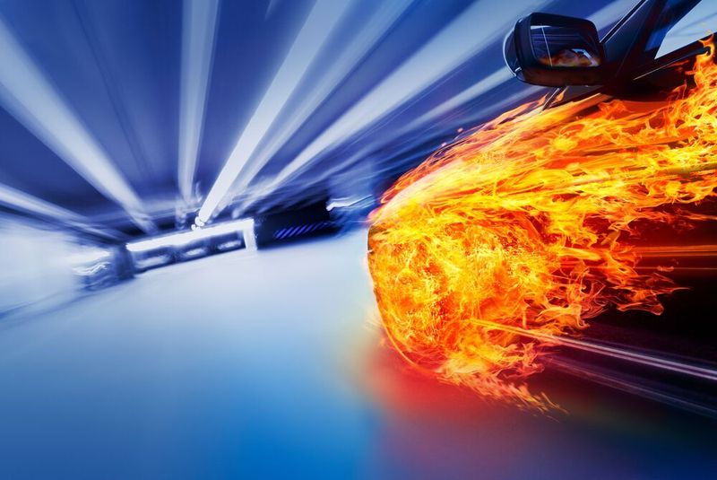 Die Annahme, dass sich die Brandgefährdung in Tunneln aufgrund von hochkapazitiven Batterien in E-Autos generell erhöhen wird, wurde im Versuch nicht bestätigt.