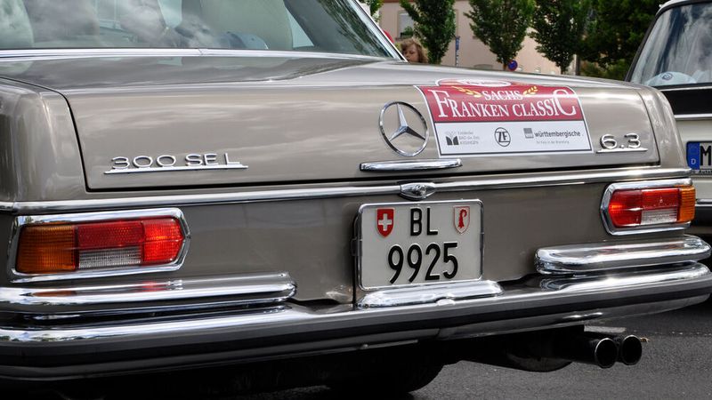 Oldtimer genießen in der Schweiz hohes Ansehen: Eine aktuelle Studie beleuchtet nun erstmals den Young- und Oldtimermarkt ider Eidgenossen.