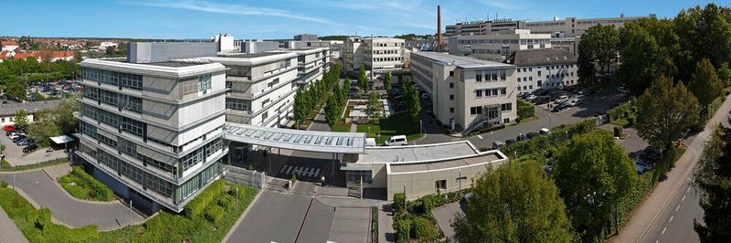 Aufgrund der anhaltenden Krise in der Automobilbranche zieht Schaeffler die Konsequenz: Stellenabbau von 4.400 Jobs an zwölf deutschen und zwei europäischen Standorten.