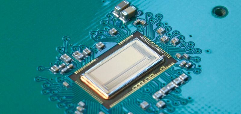 Der Sensor hat 200 schnelle Fotoelemente und ein Array zur Speicherung von 200 Zeitproben für jedes Fotoelement.
