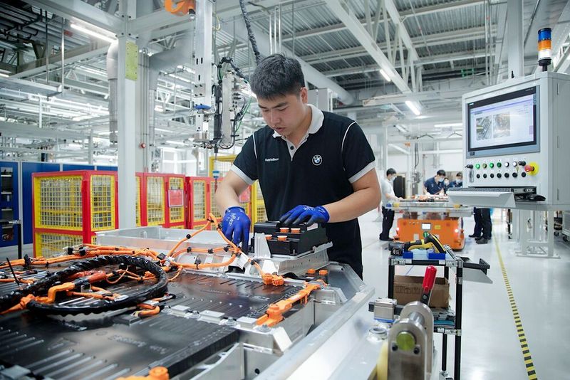 Batterieproduktion im BBA-Werk Tiexi (China).