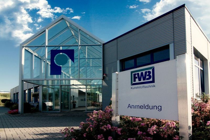 Hella übernimmt seinen langjährigen Lieferanten für Kunststoffkomponenten FWB.