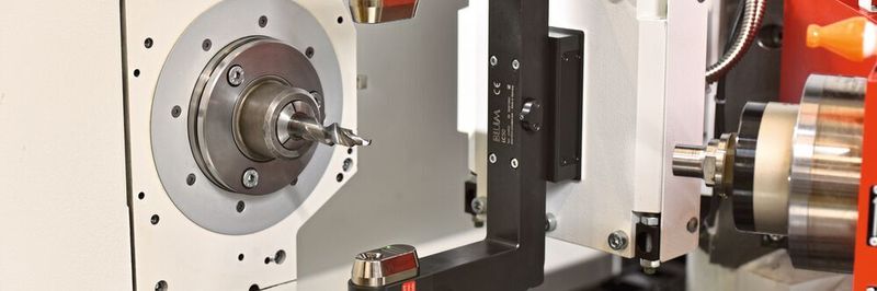 Bild 4: Berührungslose Messung von Präzisionswerkzeugen mit Lasermesstechnik.