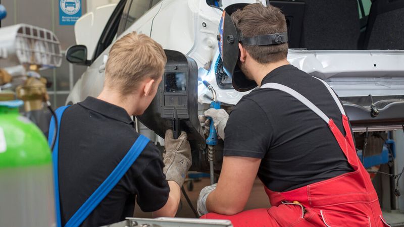 Unter anderem die Corona-Pandemie sorgt dafür, dass Arbeitgeber 2020 mit rund spürbar höheren Arbeitkosten konfrontiert sind als noch 2019.