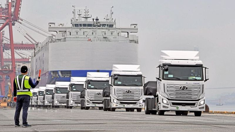 Hyundai verschifft Brennstoffzellen-Lkw für die Schweiz.