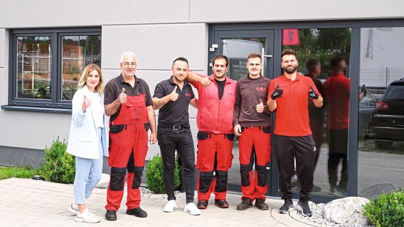 Klein, aber fein: Das Team von Auto Halim bietet im wahrsten Sinne des Wortes einen sauberen Service.