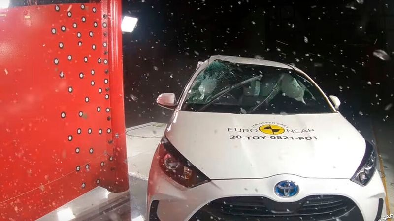 Seitenaufprall vom Feinsten: Die Airbag-Struktur im neuen Yaris schützt die Insassen und bringt dem Toyota-Kleinwagen die maximale Sterne-Zahl.
