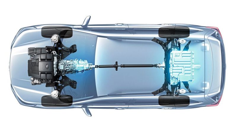 Beim Subaru E-Boxer bleibt der klassische, symmetrische Antriebsstrang samt Allradantrieb erhalten.