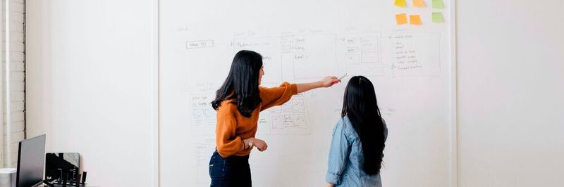Gestalten Sie Ihr Verkaufsgespräch dynamisch, stehend und binden Sie Ihren B2B-Kunden mit ein.