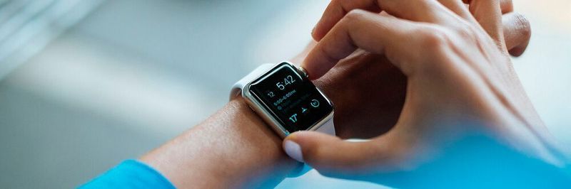 Fitnesstracker und Smart Watches sammeln alle möglichen Daten - nun wird an einer Möglichkeit geforscht, wie Menschen selbstbestimmt mit ihren Daten umgehen können.