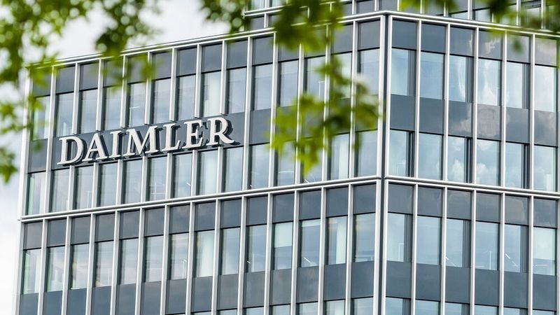 Daimler muss sich erneut mit Schadenersatzforderungen von Investoren auseinandersetzen.