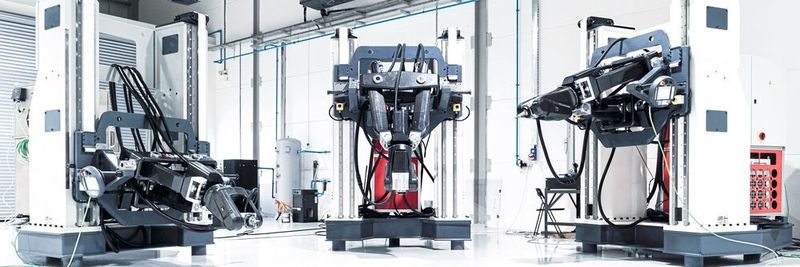 Im Bearbeitungskopf des XMini von Exechon sorgen Zykloidgetriebe von Nabtesco für die notwendige Präzision und Steifigkeit des Werkzeugmaschinenroboters.
