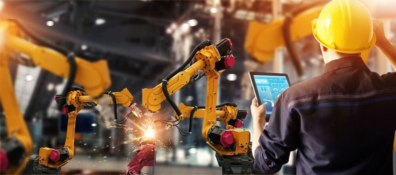 Maschinen- und Anlagenbauer haben noch enormes Potential beim Ausbau digitaler Angebote – doch hier lauern viele Fallstricke.