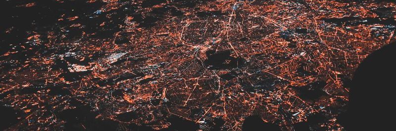 Graph-Algorithmen dienen dazu, einen umfassenden Einblick in die Beziehungen zwischen bestimmten Datenpunkten zu erhalten sowie Muster zu erkennen.