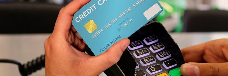 Die Anforderungen der Payment Card Industry (PCI) an den Schutz von Zahlungsdaten sind umfassend und häufigen Anpassungen unterworfen. Deswegen kann es sinnvoll sein, eine externe Beratung einzusetzen, um sie zu verstehen und umzusetzen.