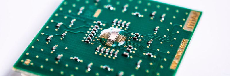 Besser analog: Imecs AnIA-Chip berechnet Deep-Neural-Networks analog direkt in den SRAM-Speicherzellen – und soll so eine extrem gute Energieeffizienz erreichen.