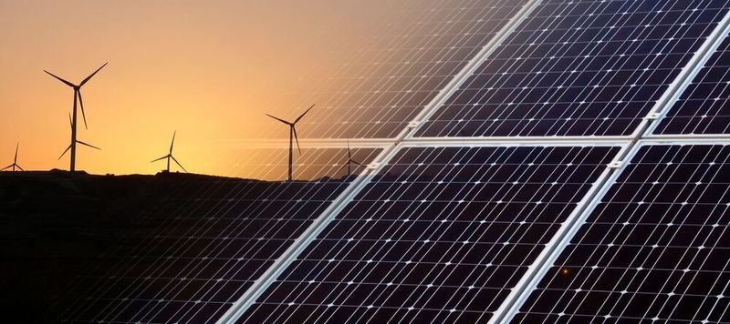 Erneuerbare Energien, wie hier die Photovoltaik, sollen künftig mit noch weit größerer Dynamik ausgebaut werden.