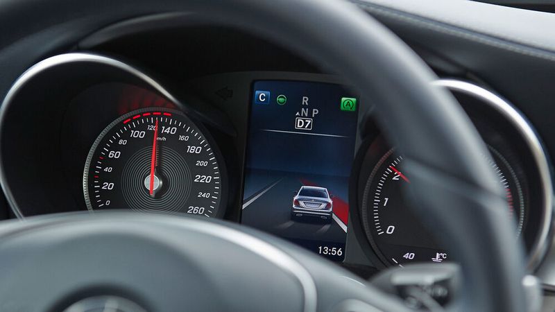 Funktionierende Spurhalteassistenten können gefährliche Unfälle verhindern. Deshalb hat der ADAC sich nun mit 71 verschiedenen Modellen internationaler Autohersteller befasst und einige Mängel an der Assistenten-Front aufgezeigt.