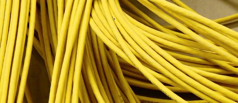 Kabel und Leitungen übernehmen in der Industrie mittlerweile die Energie-, Signal- und Datenübertragung - teilweise sogar in einer Komponente vereint.
