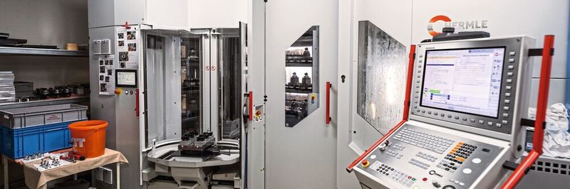Eine grosse Herausforderung war die Erweiterung der C 400 U um das HS flex-System mit zwei Speichermodulen. Die Bedienung erfolgt intuitiv über HACS, der Hermle-eigenen Software zur intelligenten Auftragsverwaltung.