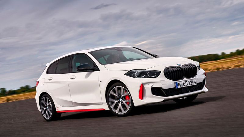 Der BMW 128 ti tritt gegen Golf GTI & Co. an.