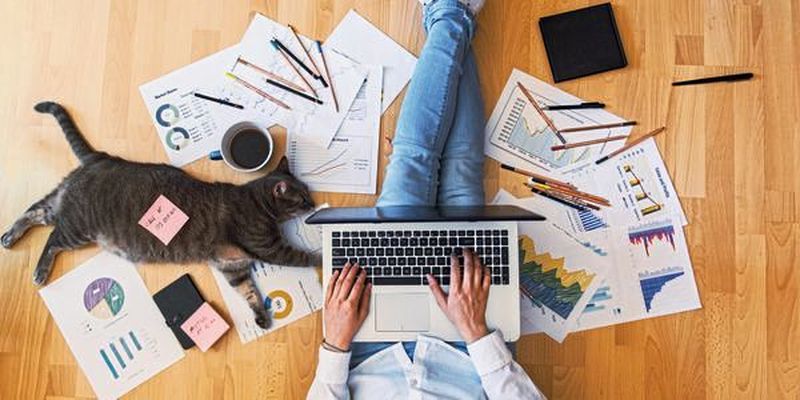 Vor allem jüngere Berufstätige sind von digitalen Tools überzeugt und wünschen sich flexible Arbeitsmodelle.