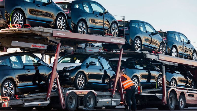 Im September kamen deutlich mehr Neuwagen zur Auslieferung als im Vorjahresmonat. Der Anstieg hat mehrere Gründe.