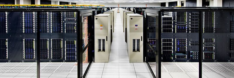 IBM konzentriert sich künftig auf das Wachstum der Hybrid-Cloud, ein neues börsennotiertes Unternehmen soll weltweit die Nummer 1 bei Managed Infrastructure Services werden (im Bild: Das IBM Cloud-Datacenter in Texas).