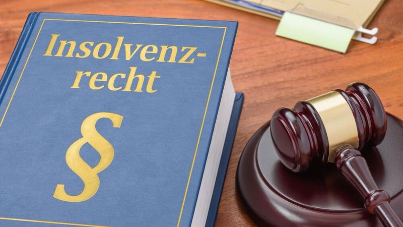 Eine Gesetzesänderung verkürzt die Schuldbefreiungsfrist.