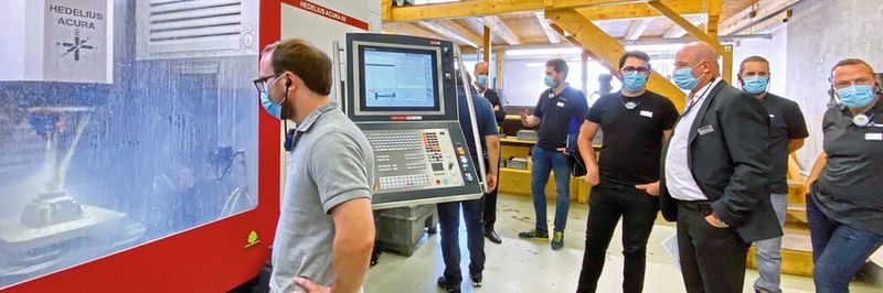 Beim Newemag-Kundenevent am 10.9.2020 präsentierte Tscharner Mechanik seine vollautomatisierte Fertigungszelle mit der Hedelius Acura 65 und der Automationslösung BMO Titanum 180.