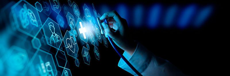 Daten aus medizintechnischen Geräten und Wearables: So wird aus der Informationsflut die erhoffte große Menge an Wissen.