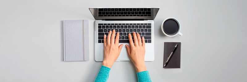 Die PC-Marktzahlen von Gartner umfassen Desktop-PCs, Notebooks und Premium-Ultramobiles, zu denen zum Beispiel Microsofts Surface Pro, Lenovos Yoga Pro oder Apples MacBook Air zählen.