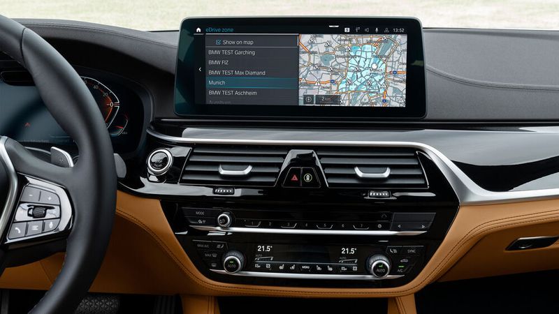 Plug-in-Hybride von BMW können künftig bei Einfahrt in eine Umweltzone automatisch in den ELektrobetrieb umschalten.
