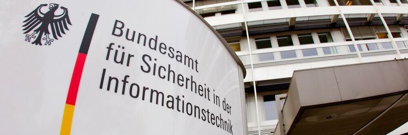 Gebäudeeingang des BSI in Bonn