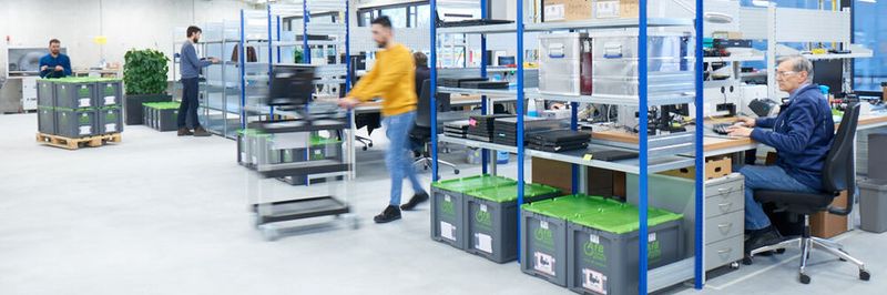 Als IT-Refurbisher beschäftigt sich AfB primär mit der Aufbereitung gebrauchter Notebooks, PCs, Drucker und Smartphones. Bei der gemeinnützigen Firma arbeiten Menschen mit und ohne Behinderung.
