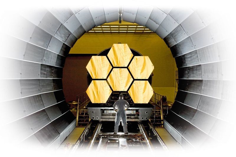 Spiegelteile des James Webb Weltraumteleskops - dem offiziellen Nachfolger des Hubble-Telekops.