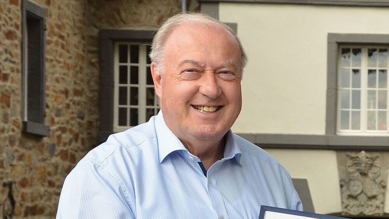 Hans Werner Norren fordert als Präsident des Kfz-Landesverbands Rheinland-Pfalz verpflichtend, ältere Lkws mit Abstandswarnern nachzurüsten.