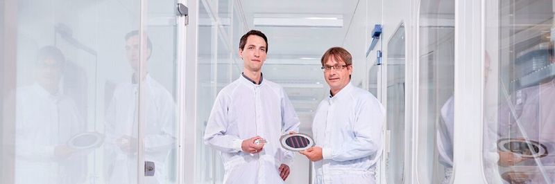 Dr. Stefan Matlok (left) and Dr. Bernd Eckardt received the Joseph von Fraunhofer Prize for developing a new generation of DC/DC converters.