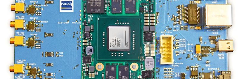 Bild 1: Das modulare Konzept besteht aus FPGA-basierten System on Modules (SoMs) und individuellen Mainboards, die aus derzeit bereits über 45 Building Blocks frei konfiguriert werden können.