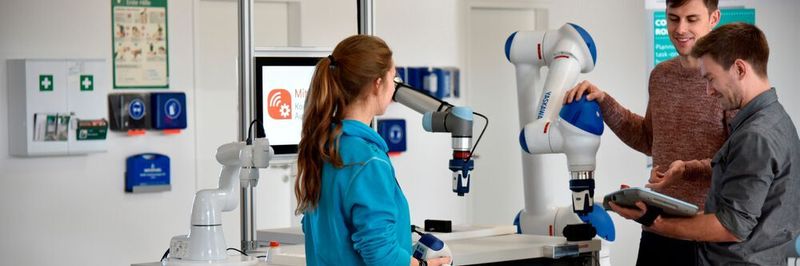 Damit mittelständische Unternehmen die Potenziale von Leichtbaurobotern nutzen können, erarbeitet das Expertennetzwerk „Schutzzaunlose Leichtbaurobotik“ Handlungsempfehlungen für Normen-Ausschüsse, Hersteller und Anwender.