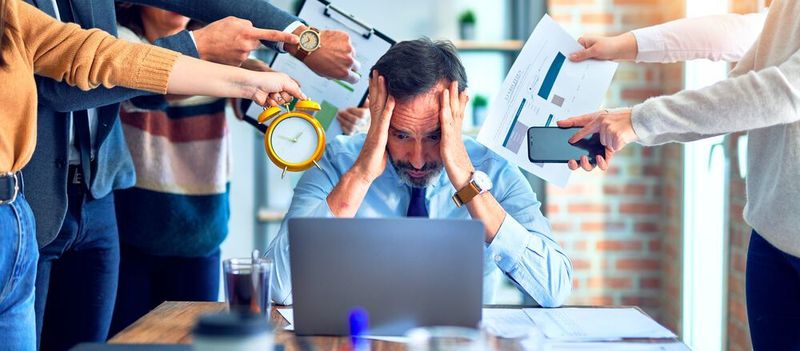 Arbeit im Großraumbüro kann nachweislich zu mehr körperlichem Stress am Arbeitsplatz führen.