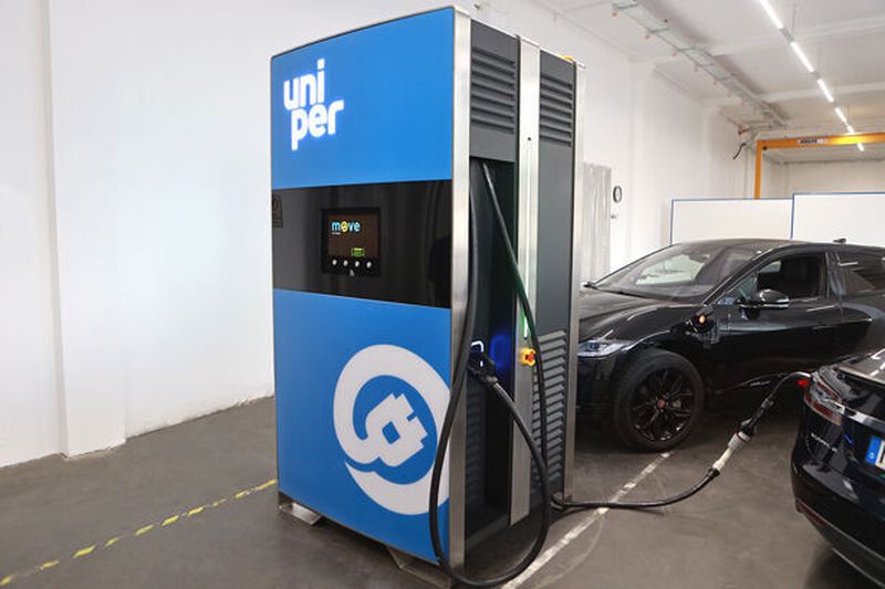 FEV hat für den Energieversorger eine mobile Schnellladestation für E-Fahrzeuge entwickelt.
