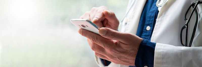 Nach den Angaben des Netzwerk-Anbieters Siilo waren bis März 2020 rund 2.500 Nutzer in medizinischen Chat-Gruppen aktiv